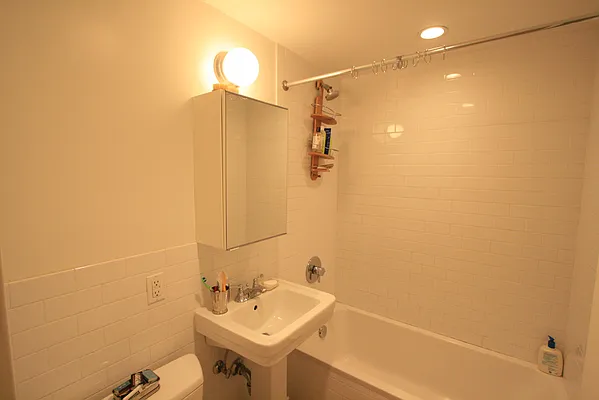 Rented by Dwell Residential Inc | media 25