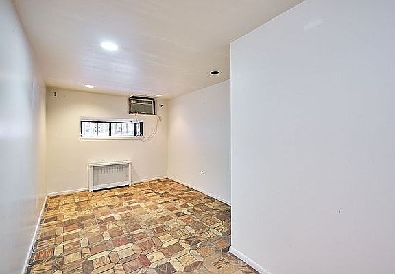 4th image of 240 E 90th St APT B