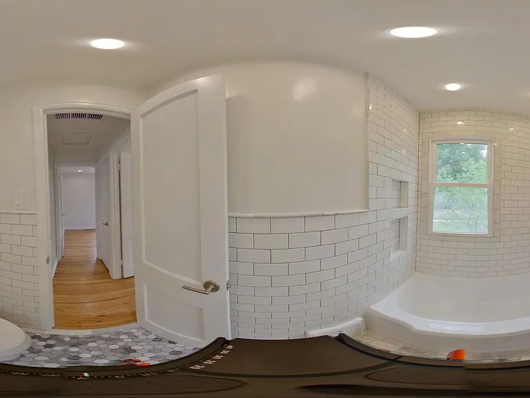 3D tour of the upstairs bathroom