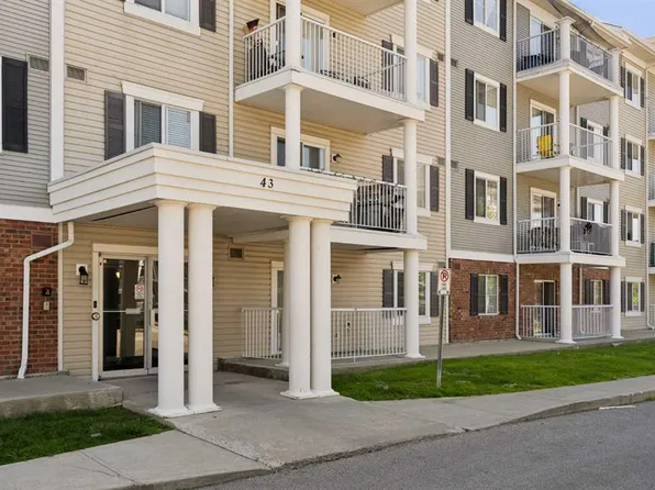 43 N Country Village Ln NE #2106, Calgary, AB T3K 0G2