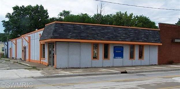 1st image of 907 W Laketon Ave