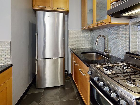 5th image of 210 E 36th St APT 10F