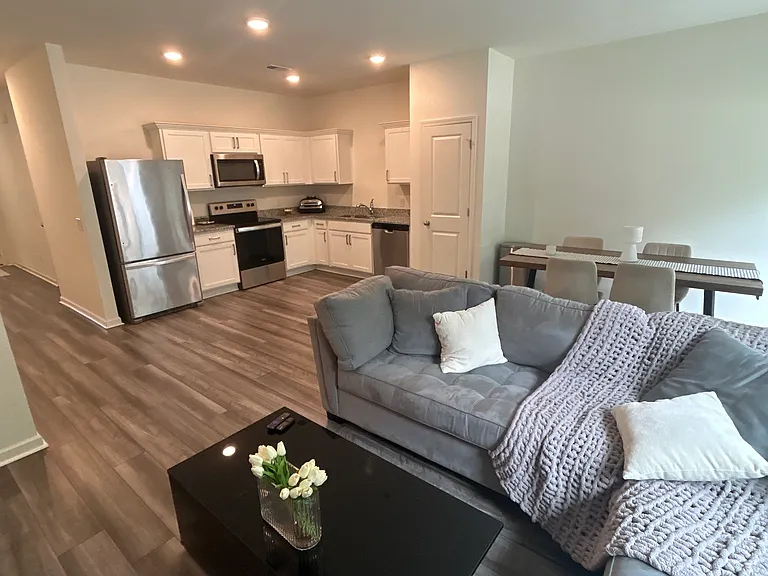204 Trumpet Vine Dr — Photo 4