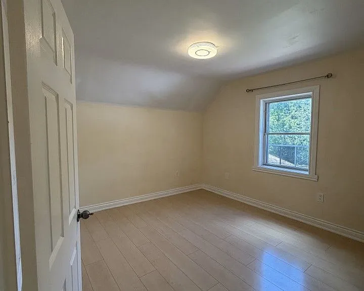 148 Belgravia Ave — Photo 7