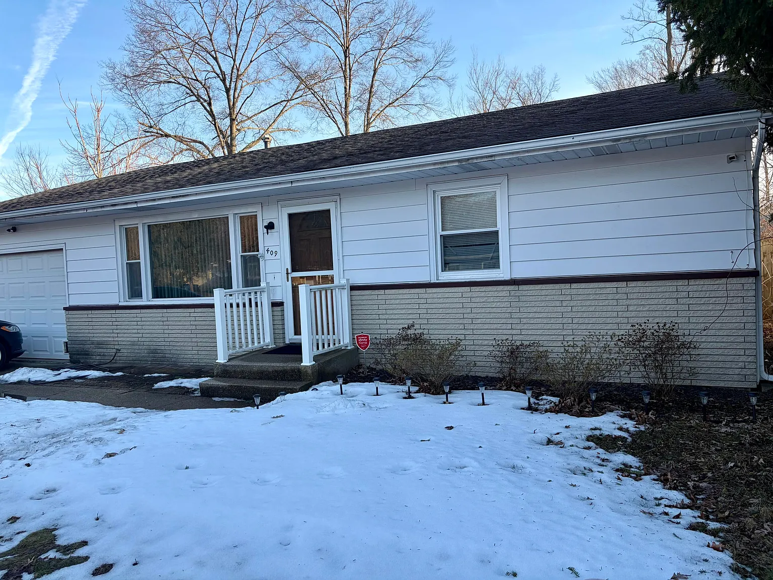 409 Holly Rd photo 1