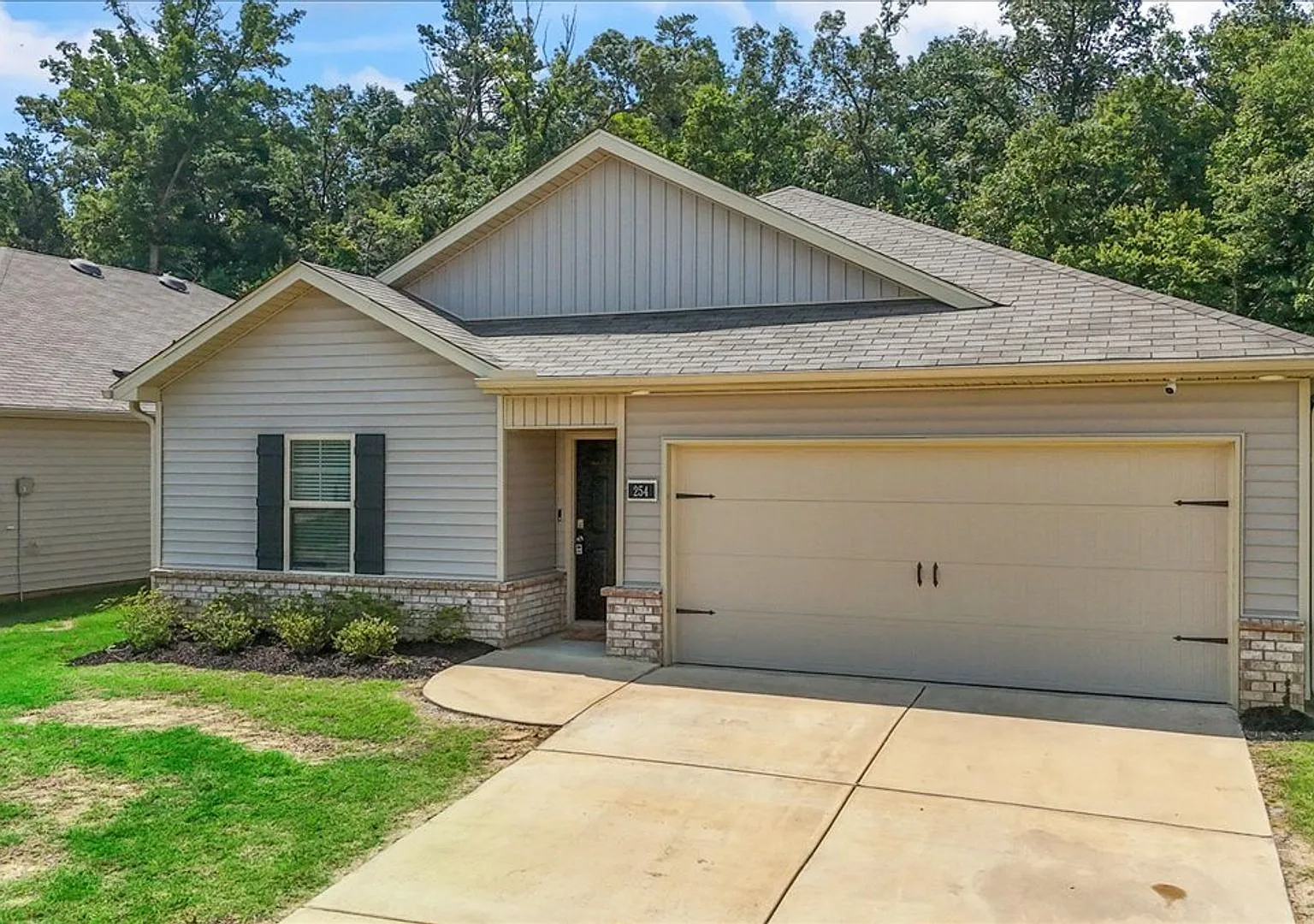 Newly built 4 bedroom in Cullman City School District — Photo 2
