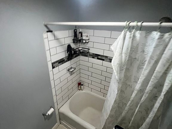 4th image of 177 E Main St