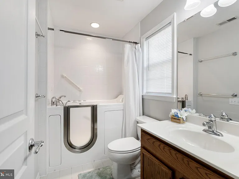 84 Wyndale Ct — Photo 39