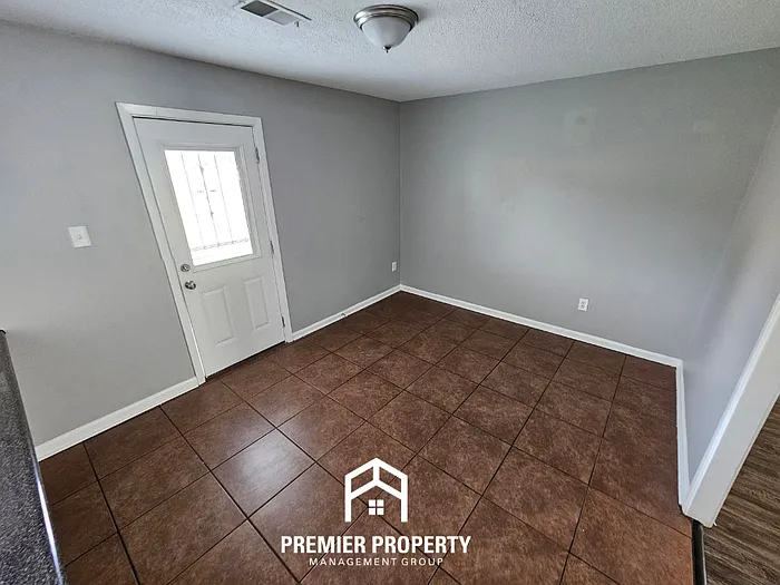 3475 Kirby Terrace Dr — Photo 4