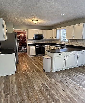 2nd image of 25611 Bridgeport Rd