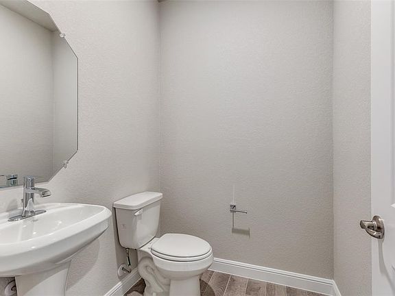 4th image of 1028 Kirkham Dr