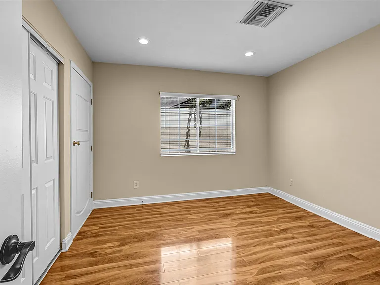 6942 Alcove Ave — Photo 11