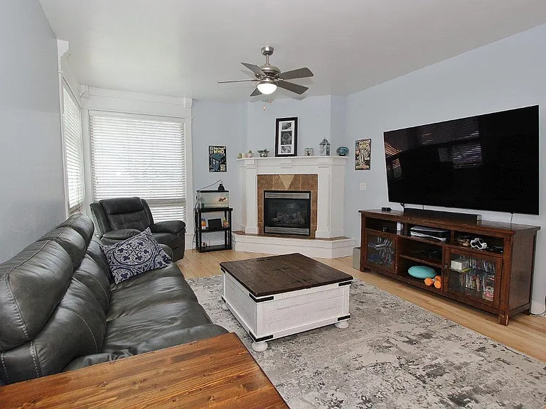 3689 N Colbourne Way — Photo 2
