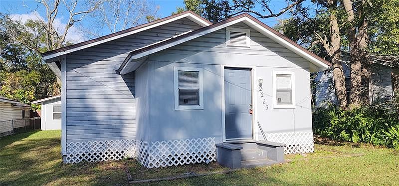 1st image of 2263 Bradford St