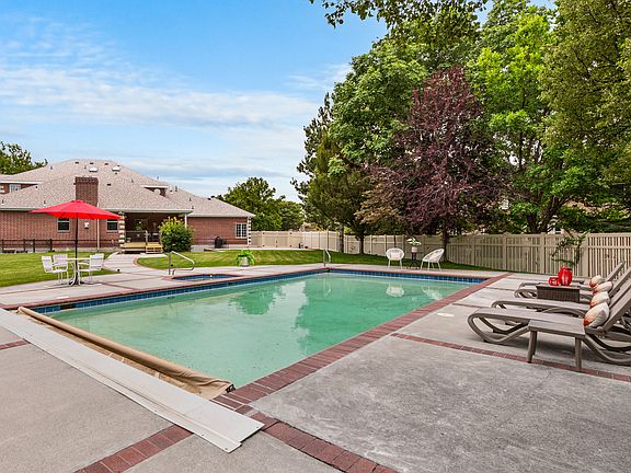 5th image of 4966 Old Oak Ln