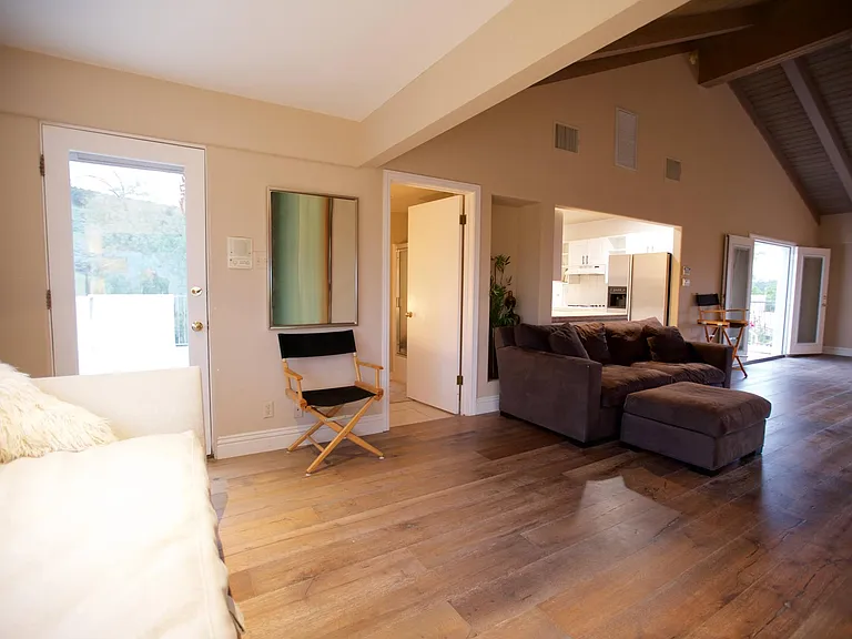 Parkway Calabasas — Photo 14