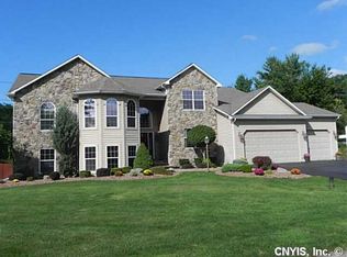 5534 Golden Heights Dr, Fayetteville, NY 13066
