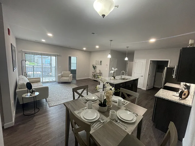 Miller Crossing Apartments & Villas — Photo 8