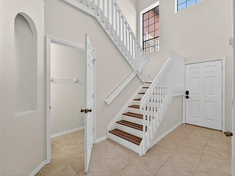 30132 Mossbank Dr — Photo 6