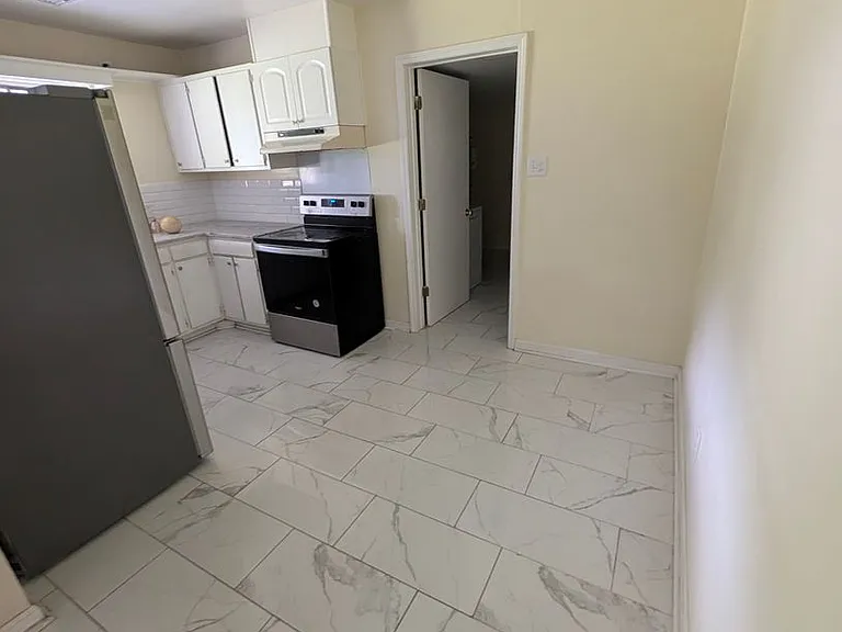 704 Wilshire Rd — Photo 2