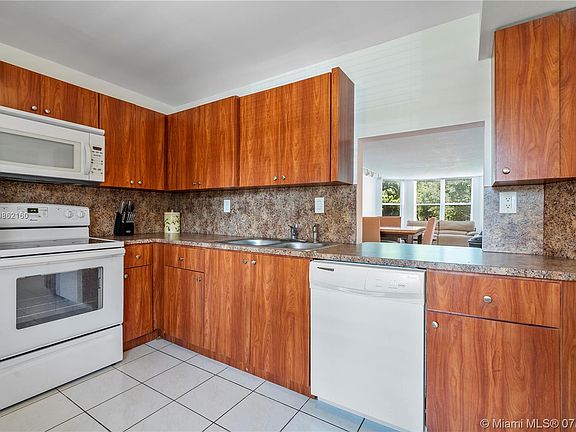 3rd image of 1601 NE 191st St #B205