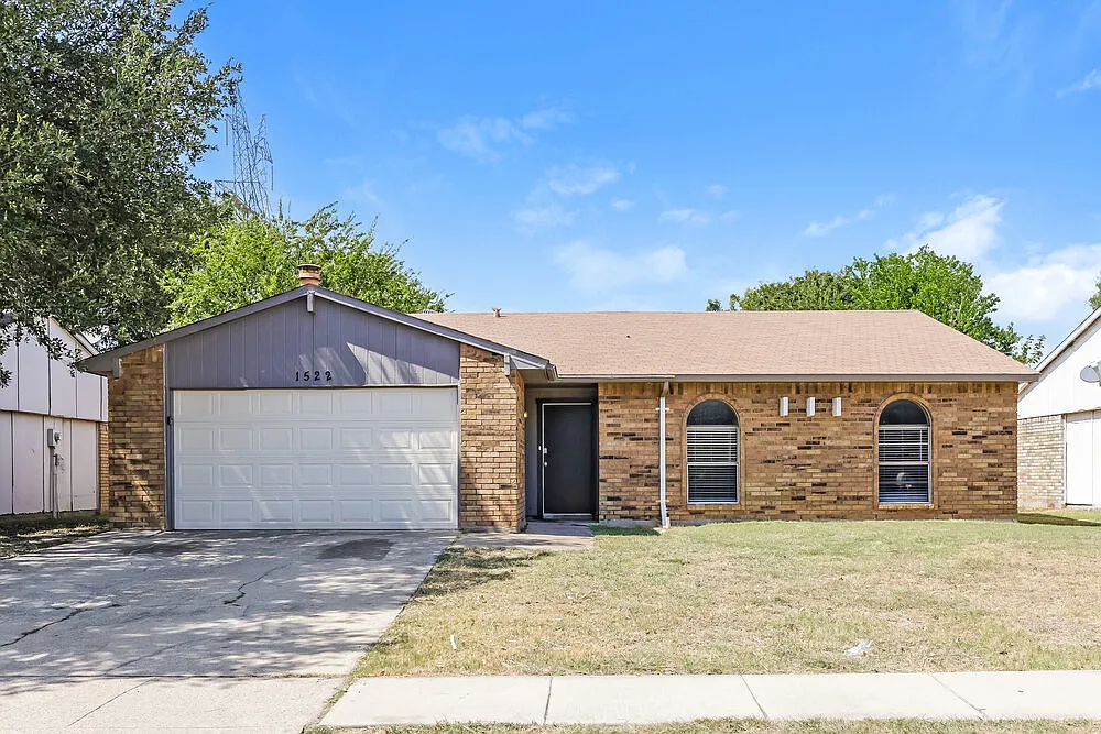 3 bed, 2.0 bath, 1483 sqft, $2,130 — Photo 1