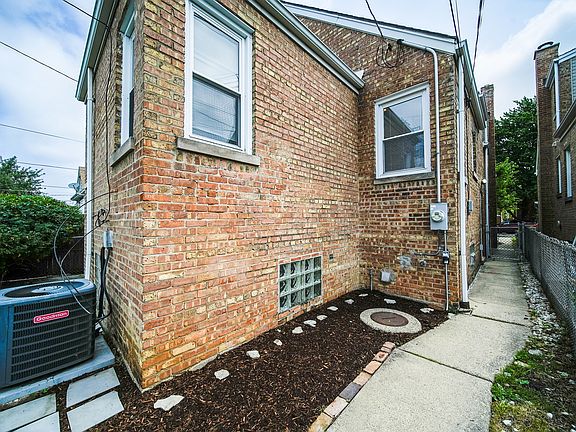 3rd image of 3230 N Neva Ave