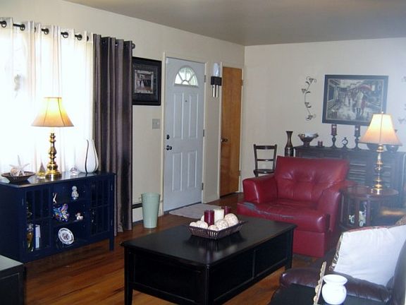 5th image of 90 Henderson St