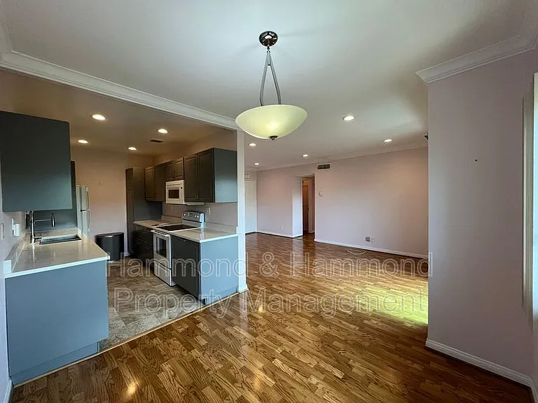 5400 Newcastle Ave #43 — Photo 2
