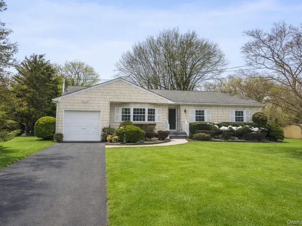 107 E Woodside Avenue, Patchogue, NY 11772