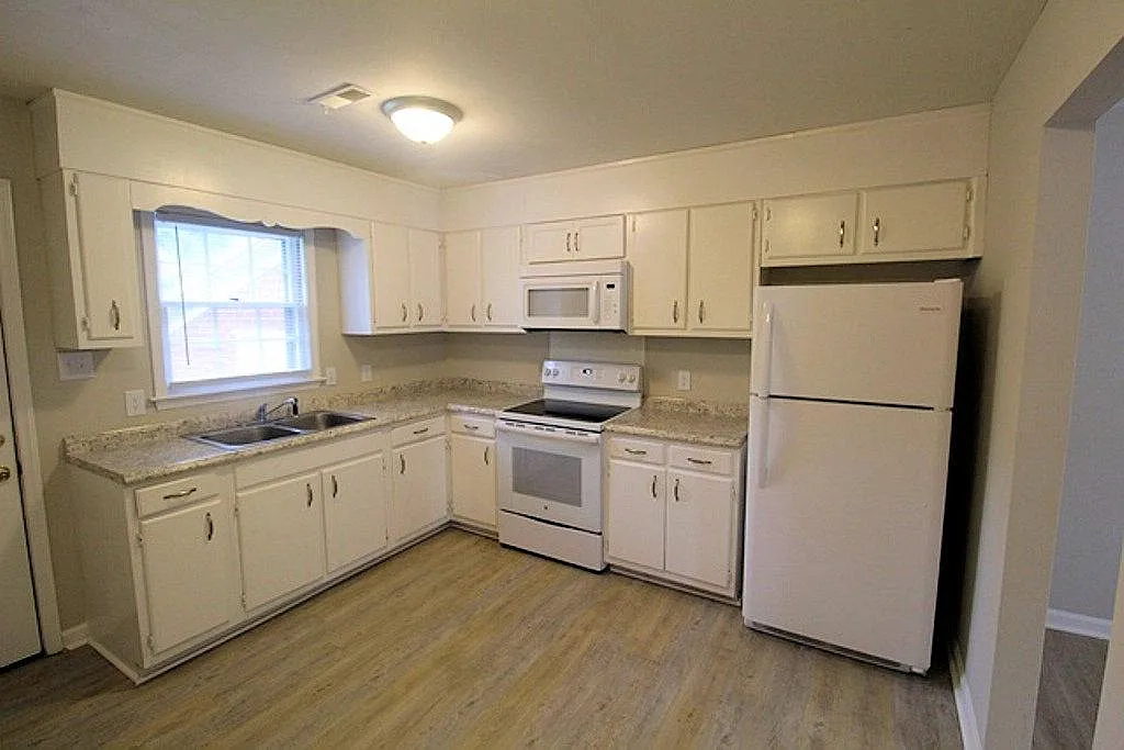 2 bed, 825 sqft, $995 — Photo 3