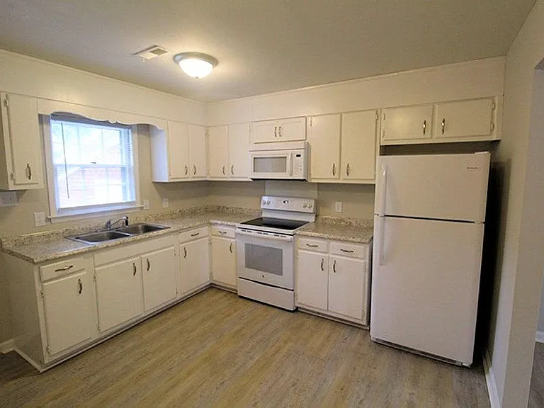 106 Foxberry Cir #B — Photo 3