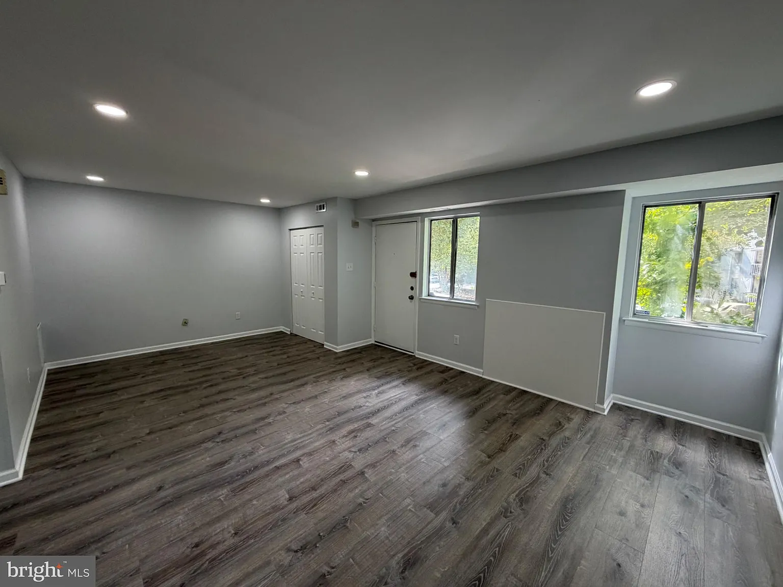3 bed, 2.5 bath, 1548 sqft, $2,400 — Photo 3
