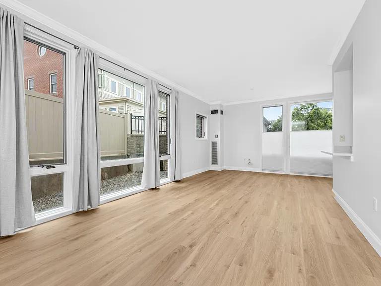 1 Warren St #109 — Photo 2