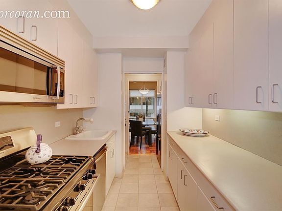 3rd image of 200 E 57th St APT 3C