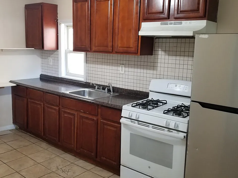 449 Avon Ave #3