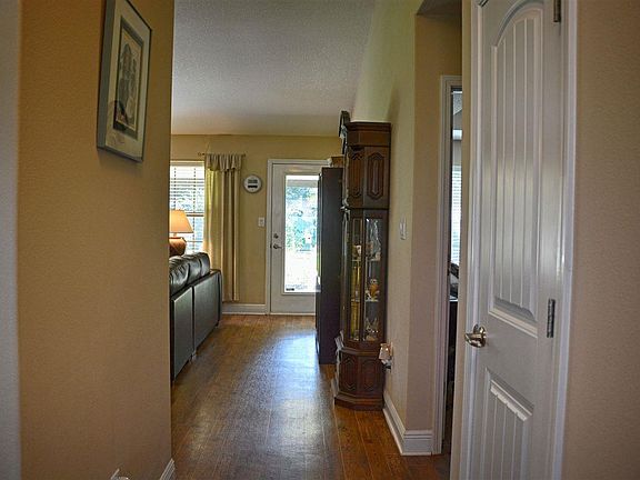 5th image of 1937 Larkspur Cir