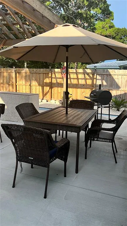 3 bed, 2.0 bath, 1582 sqft, $3,500 — Photo 3