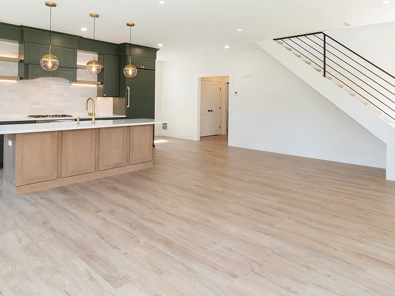 650 Main St #3 — Photo 18