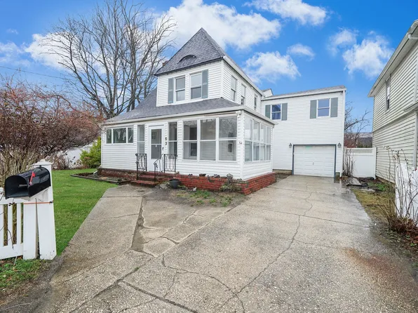 63 E Neck Court, West Babylon, NY 11704