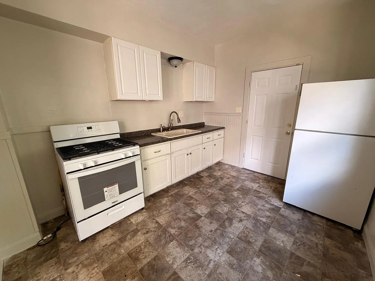 1 bed, $800 — Photo 1