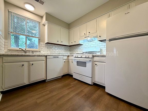 2nd image of 4142 Oak Park Dr SE #2