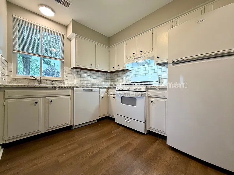 4142 Oak Park Dr SE #2 — Photo 2