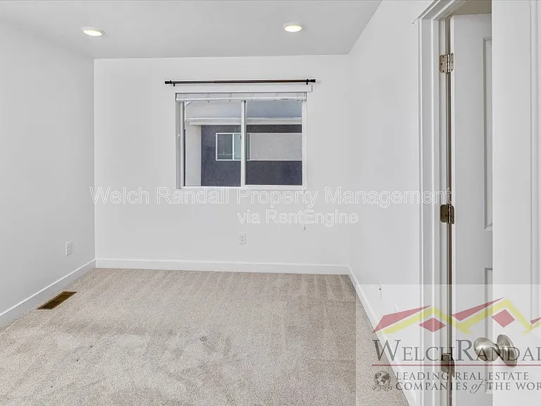 82 E Weekes Way — Photo 17