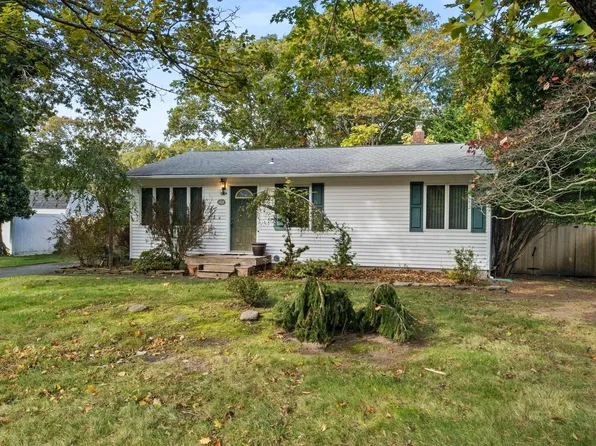138 Belleview Avenue, Center Moriches, NY 11934
