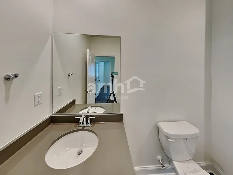 889 Carnaby Ln — Photo 17
