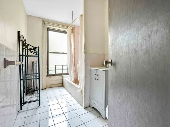 695 Quincy Street image 7 of 20