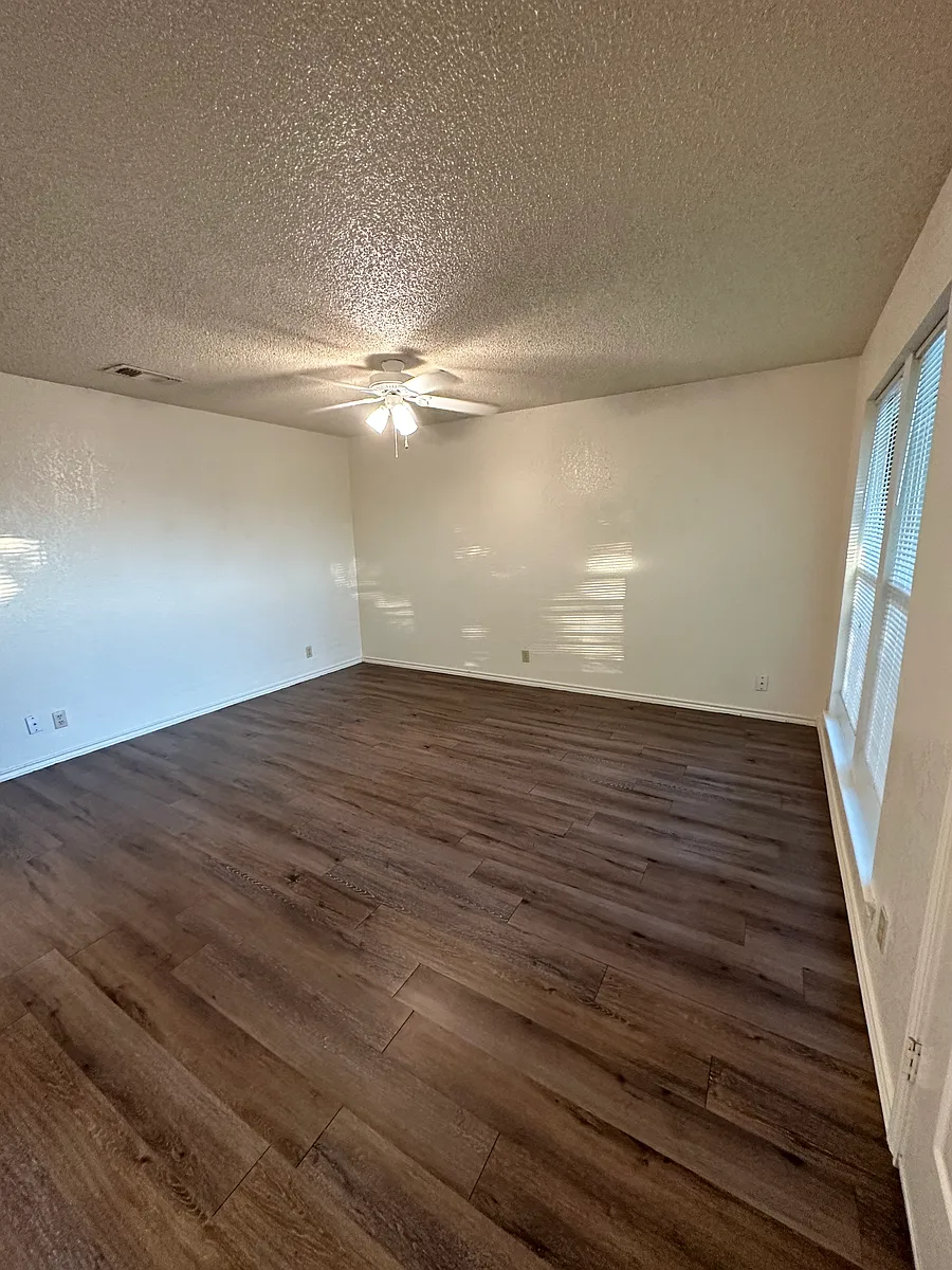 Building Photo - 924 W Chestnut St #6