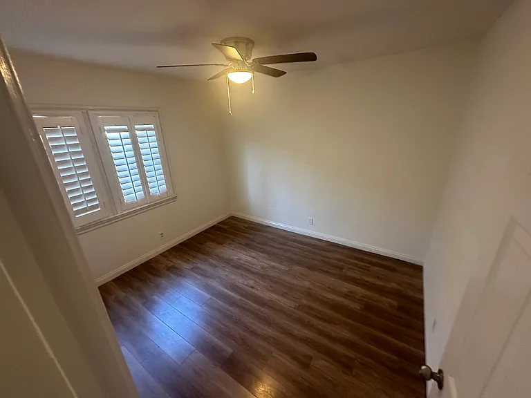 1524 Loma Ave #B — Photo 5