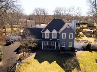 4 Equestrian Ct, Farmingville, NY 11738